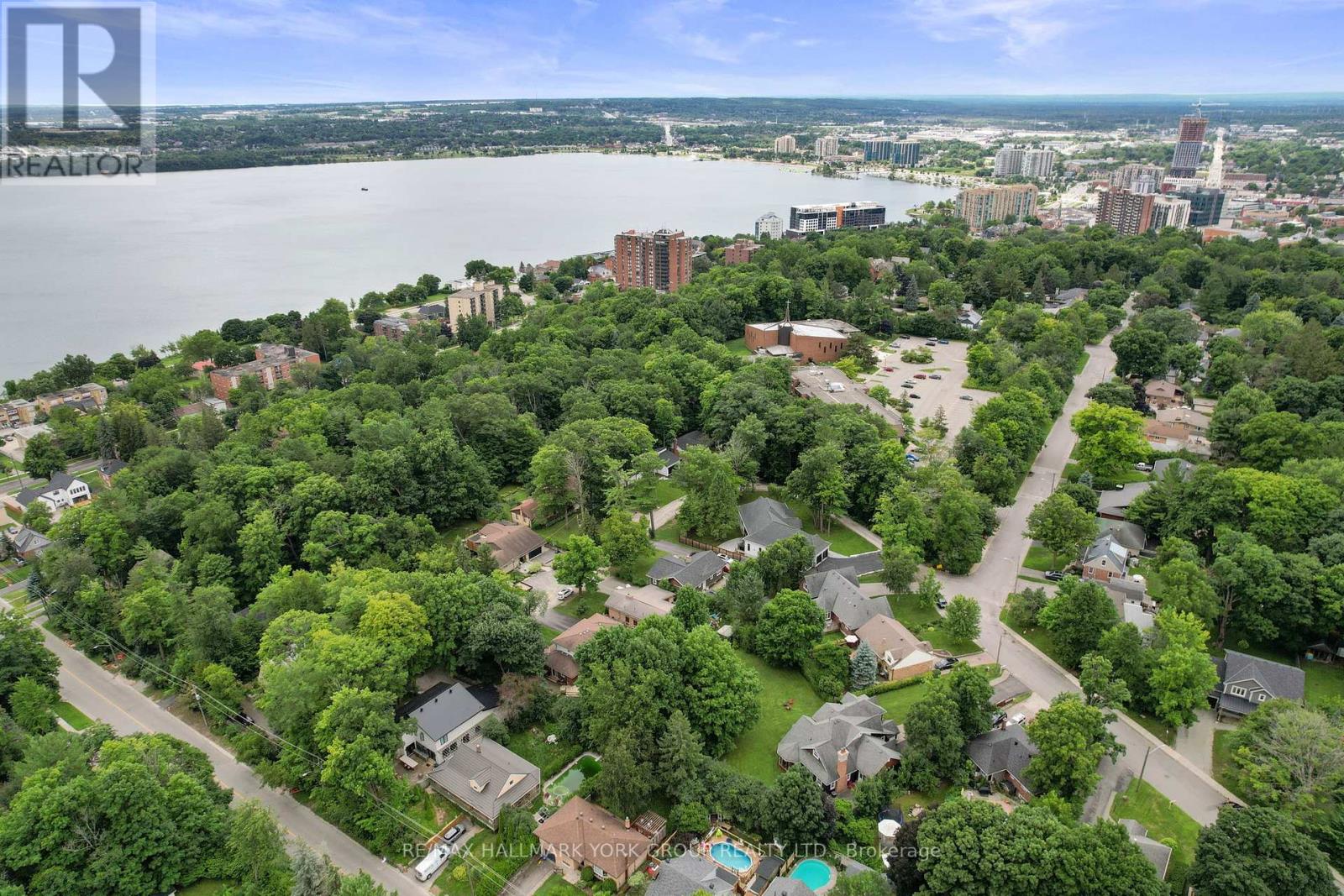 105 Duckworth Street, Barrie, Ontario  L4M 3V9 - Photo 5 - S12170575