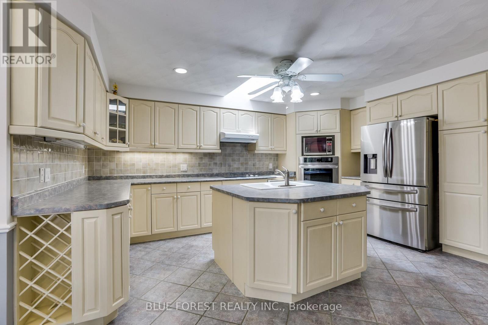 93 Kara Lane, Tillsonburg, Ontario  N4G 5M2 - Photo 9 - X12200148