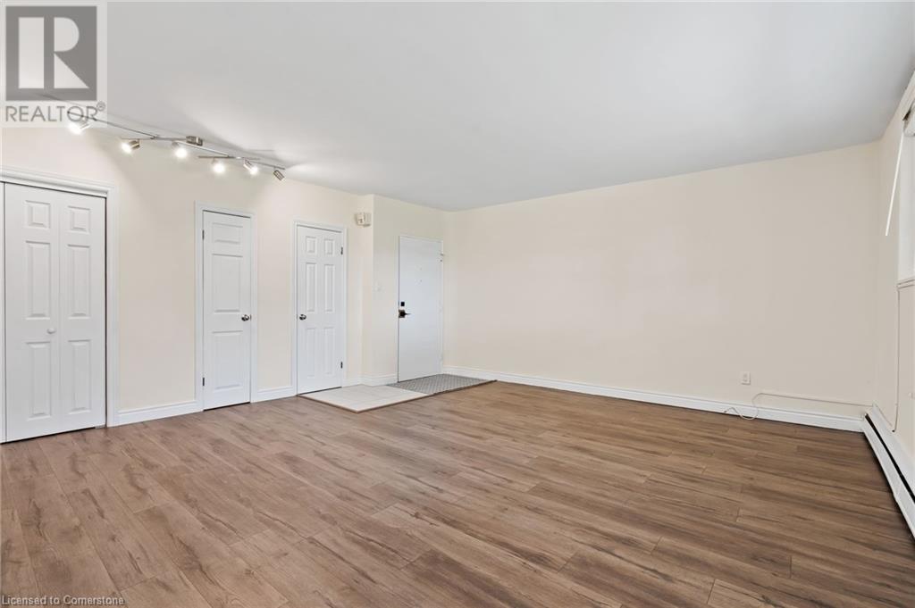 450 Carlton Street Unit# 2, St. Catharines, Ontario  L2M 4X1 - Photo 6 - 40738164