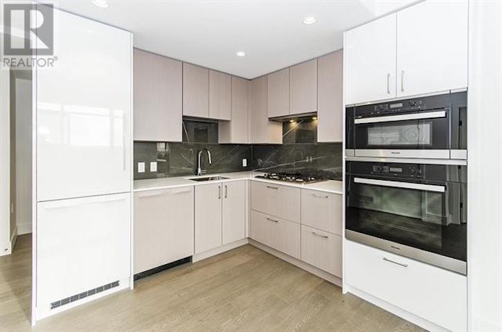 804 1675 Lions Gate Lane, North Vancouver, British Columbia  V7P 3B4 - Photo 2 - R3011973