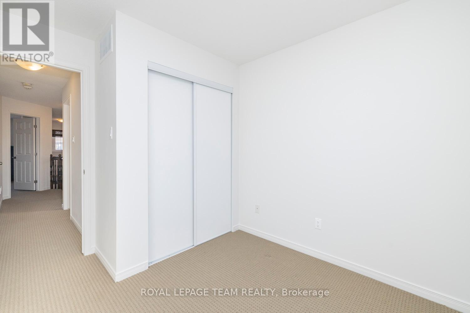 209 Macoun Circle, Ottawa, Ontario  K1T 0H9 - Photo 24 - X12058884