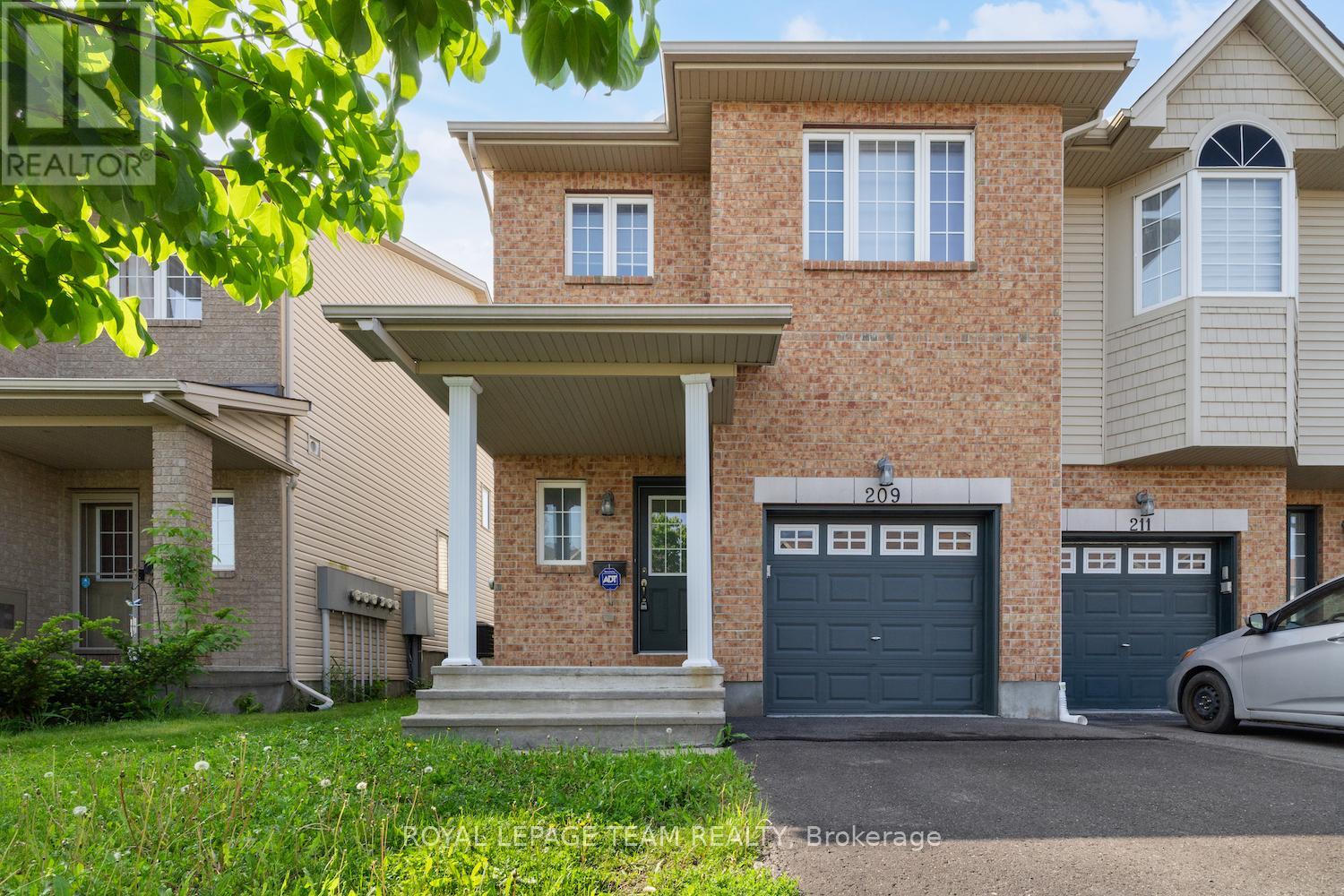 209 Macoun Circle, Ottawa, Ontario  K1T 0H9 - Photo 1 - X12058884