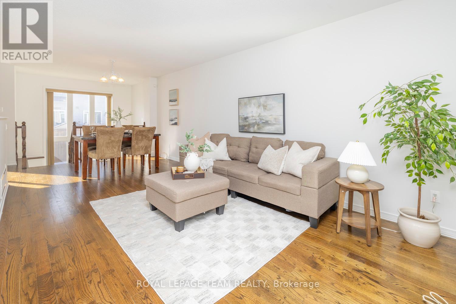 209 Macoun Circle, Ottawa, Ontario  K1T 0H9 - Photo 5 - X12058884