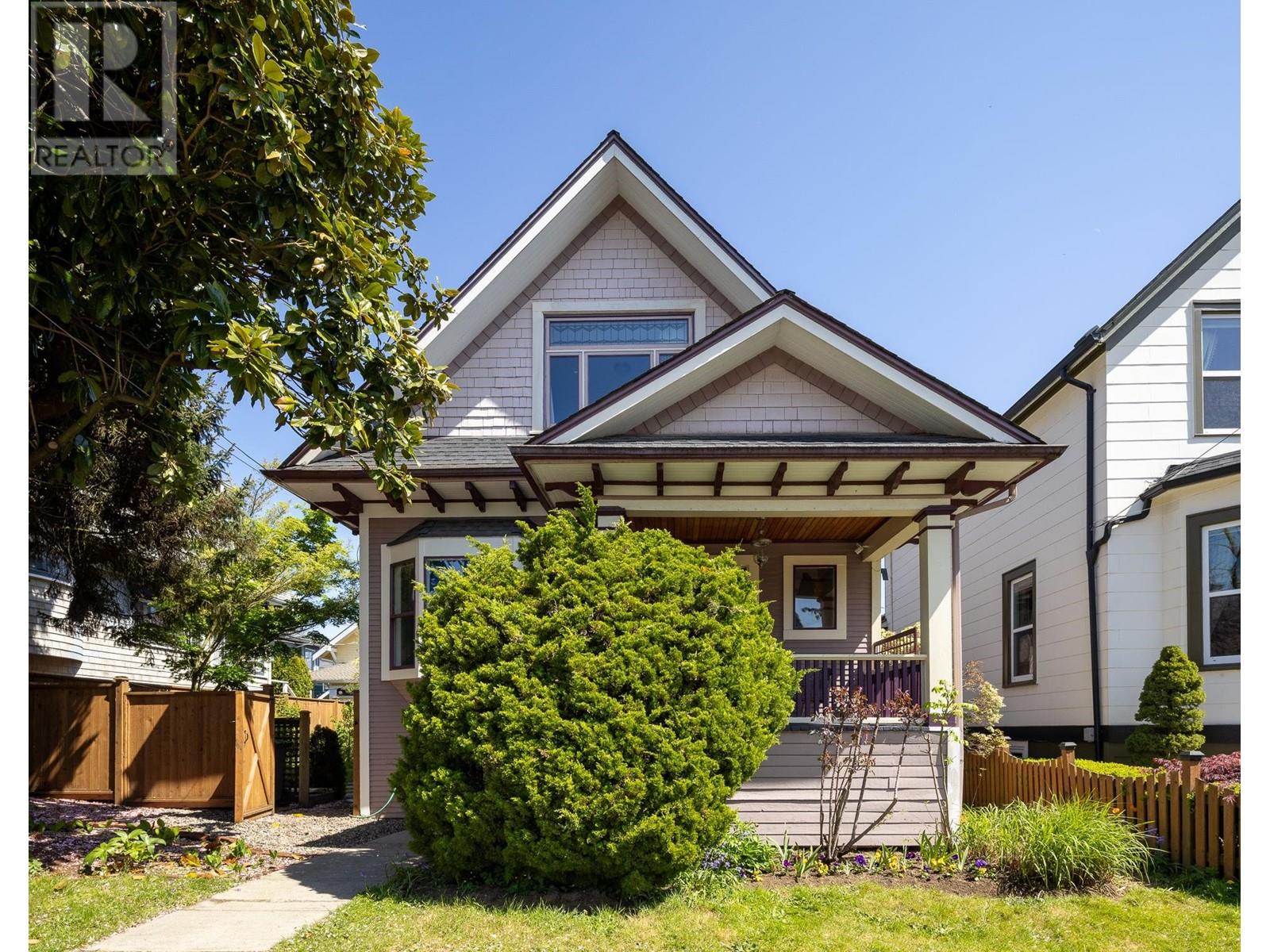 329 PINE STREET, New Westminster, British Columbia