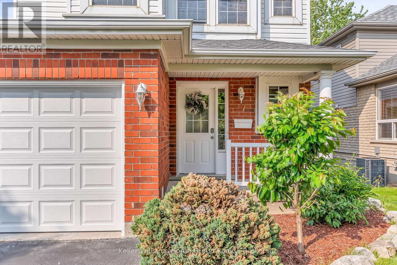 7 Evans Drive, Guelph, Ontario  N1L 1L8 - Photo 4 - X12200222