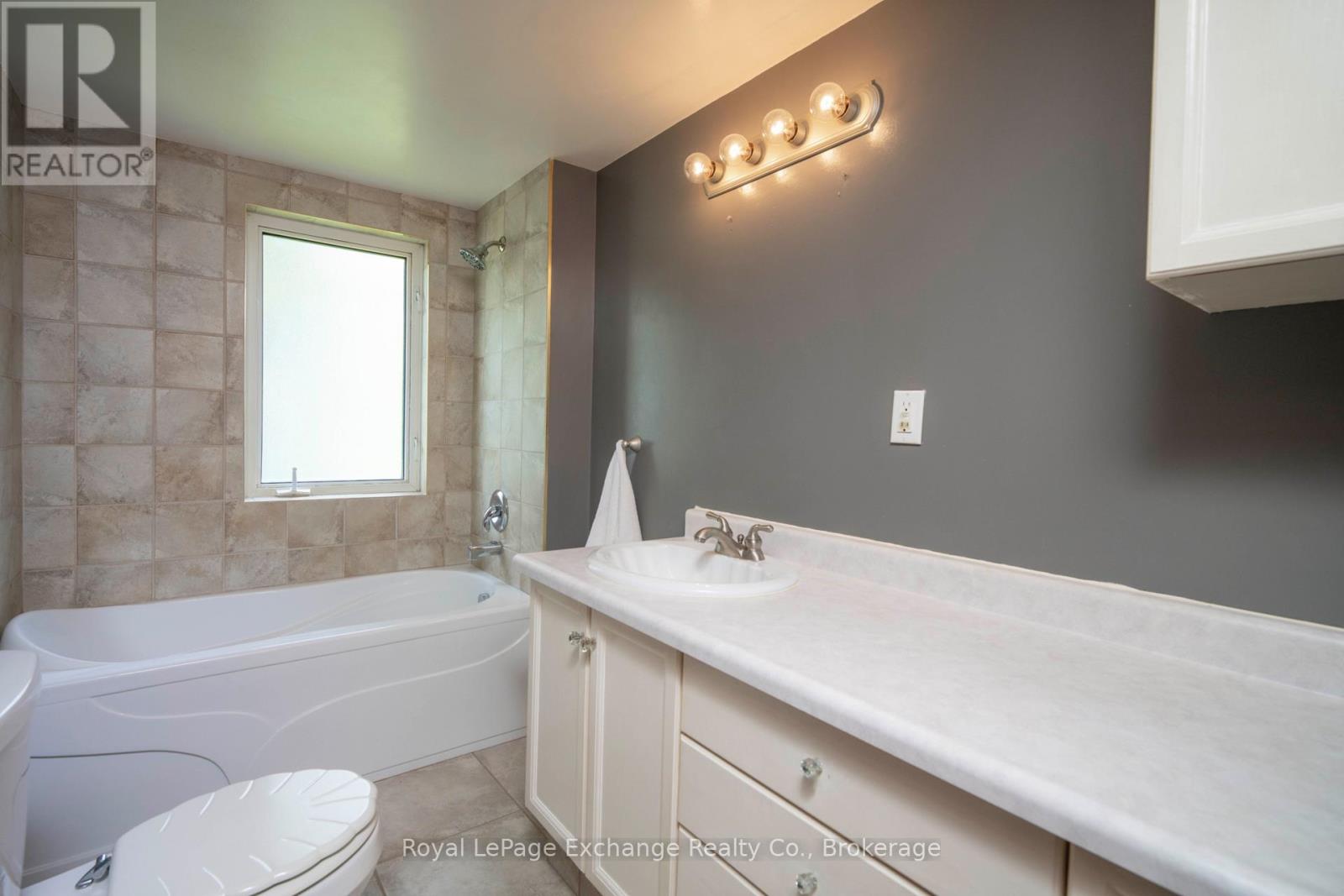 429 Havelock Street, Huron-Kinloss, Ontario  N0G 2H0 - Photo 6 - X12200226
