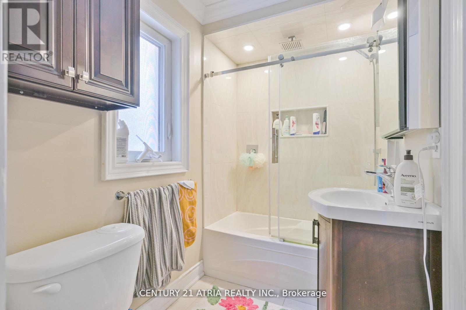 Main - 63 Burnaby Boulevard, Toronto, Ontario  M5N 1G3 - Photo 10 - C12199999