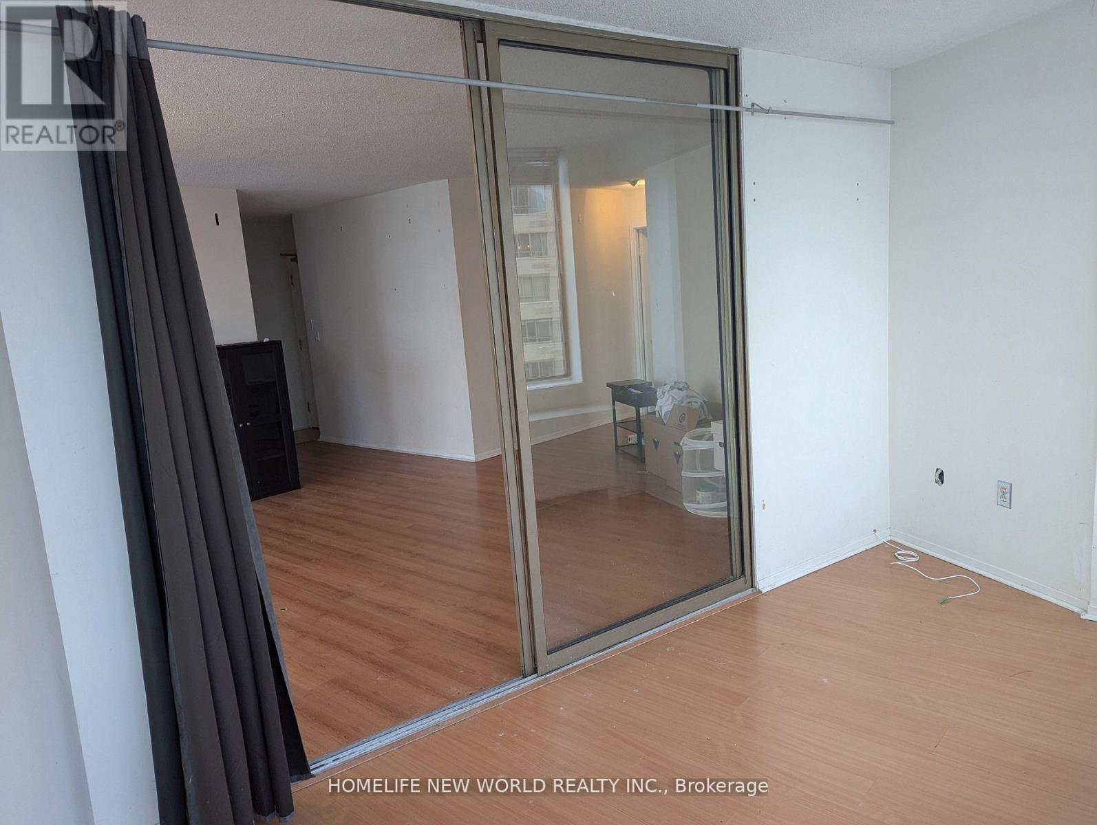 2501 - 270 Queens Quay W, Toronto, Ontario  M5J 2N4 - Photo 17 - C12200019