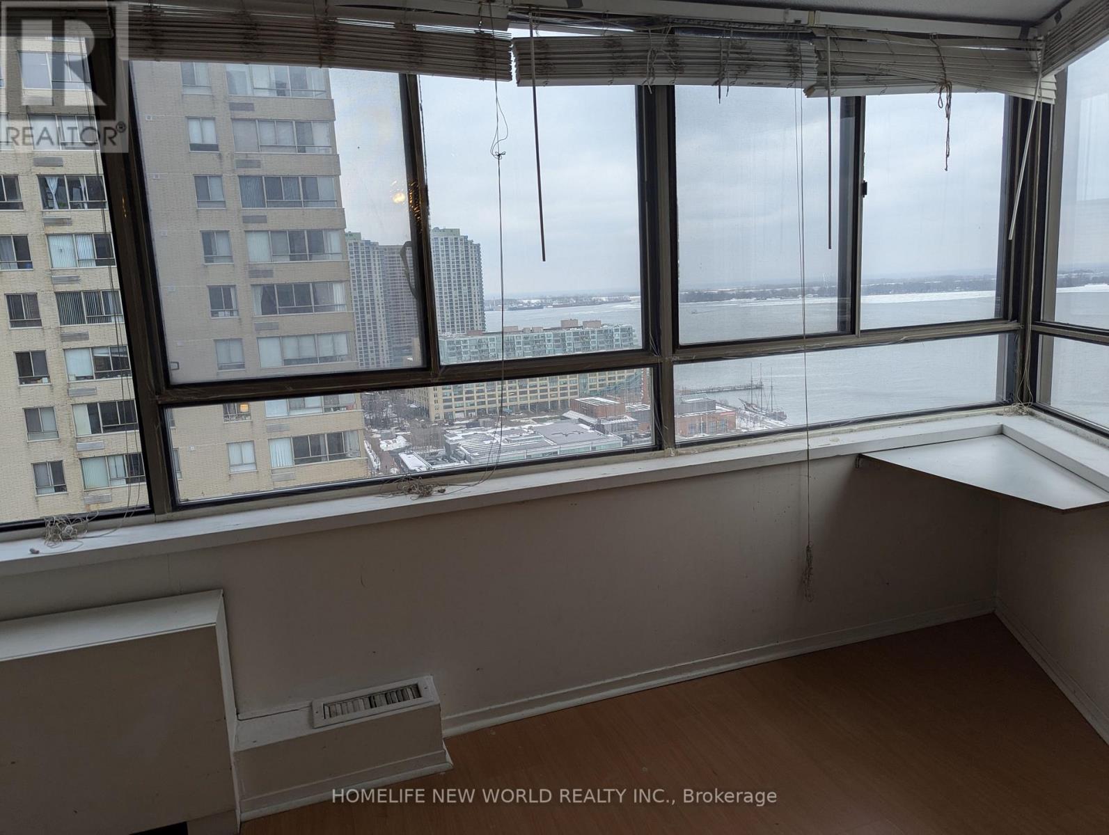 2501 - 270 Queens Quay W, Toronto, Ontario  M5J 2N4 - Photo 5 - C12200019