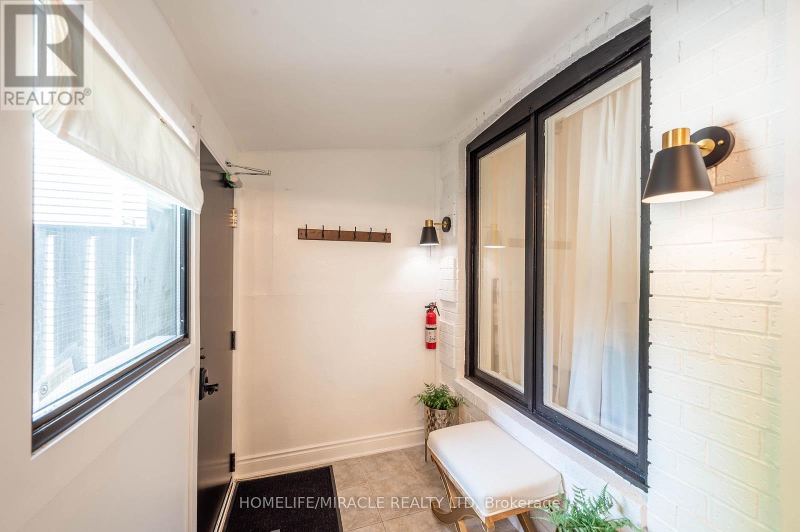 1 Givins Street, Toronto (Trinity-Bellwoods), Ontario  M6J 2X5 - Photo 4 - C12200096