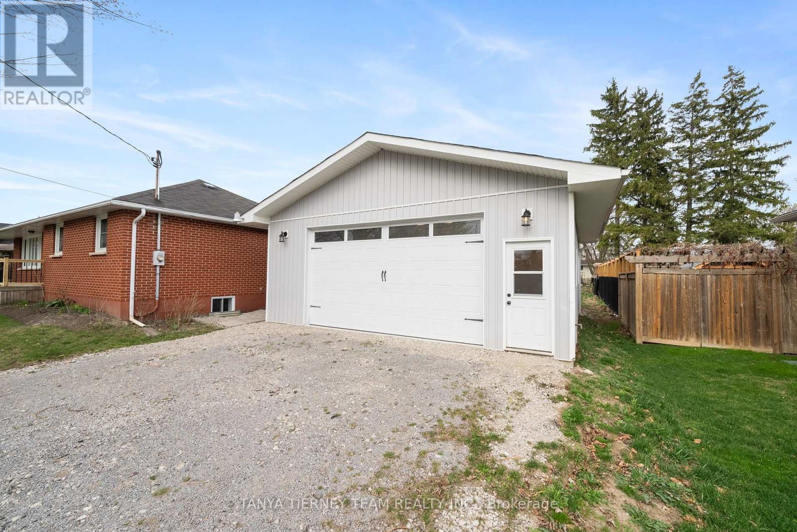 29 Queen Street, Whitby (Brooklin), Ontario  L1M 1C5 - Photo 4 - E12200036