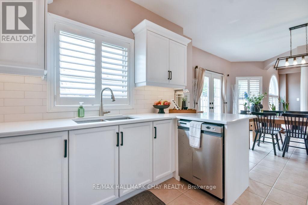 6 Serena Lane, Barrie, Ontario  L4N 0V6 - Photo 10 - S12199959