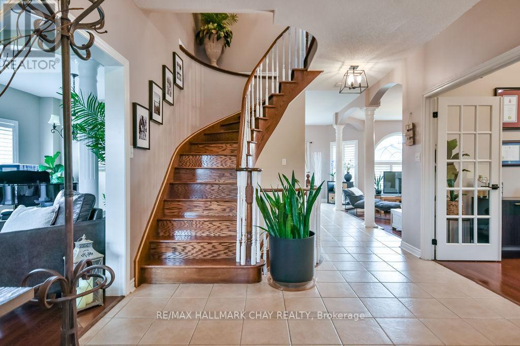 6 Serena Lane, Barrie, Ontario  L4N 0V6 - Photo 4 - S12199959