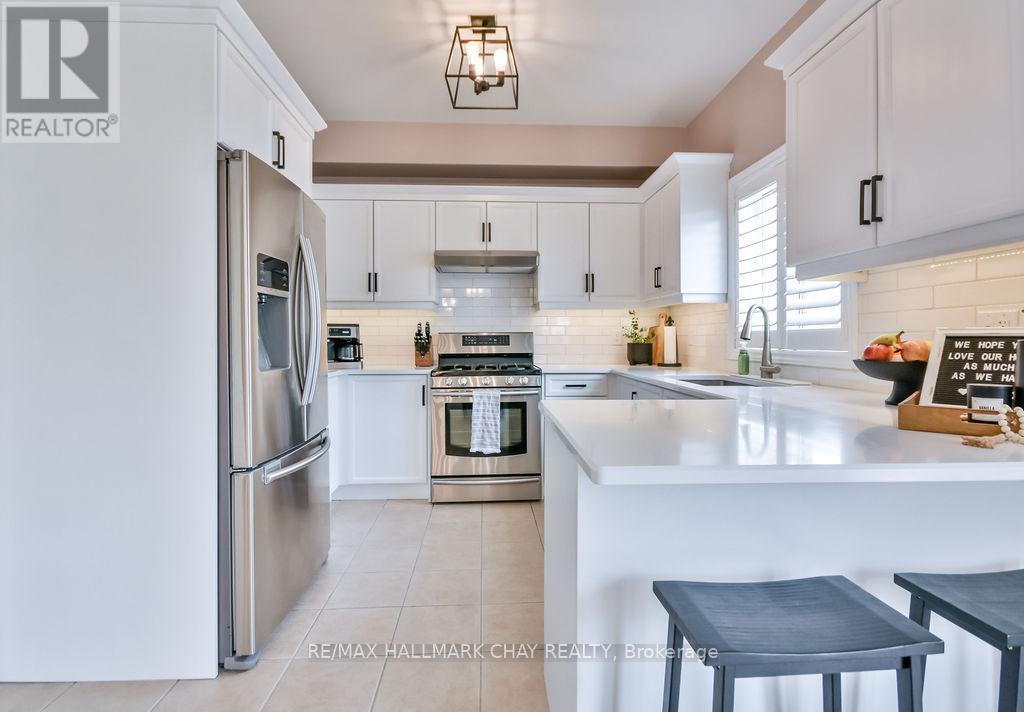 6 Serena Lane, Barrie, Ontario  L4N 0V6 - Photo 9 - S12199959