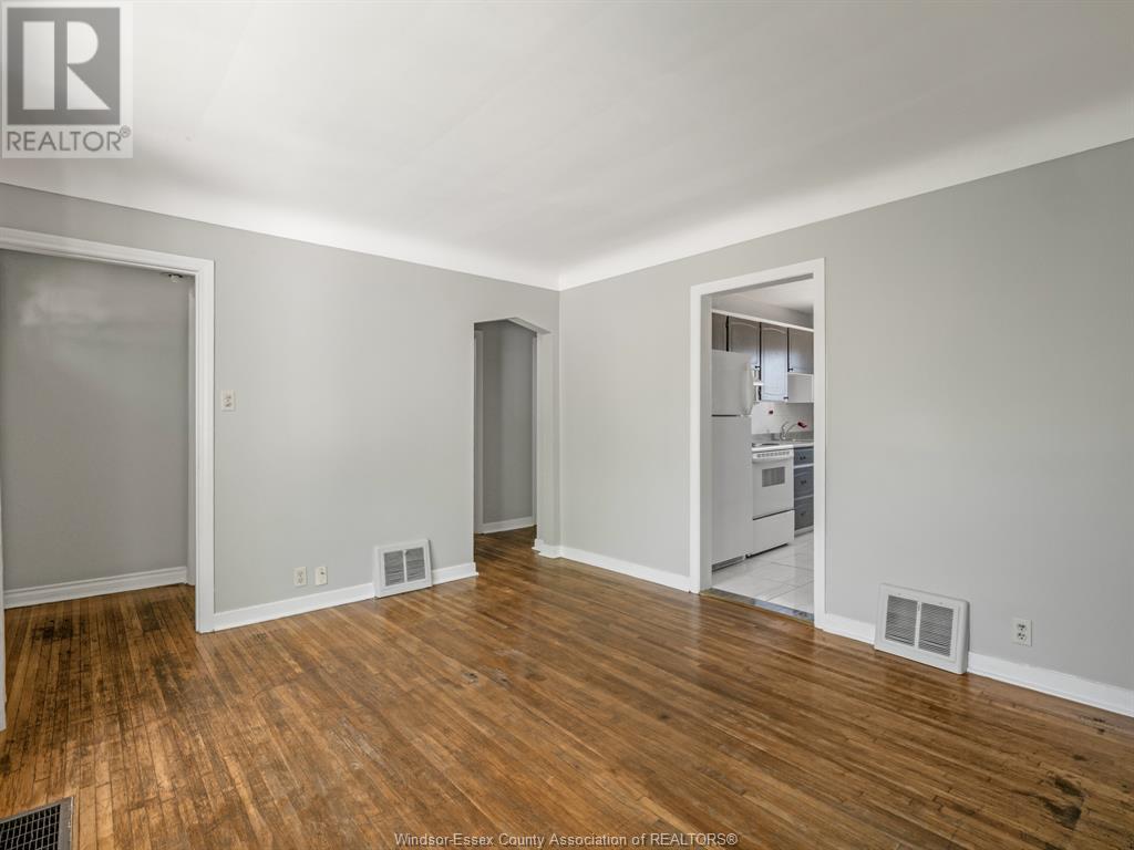 Property at 973 ASKIN image 4