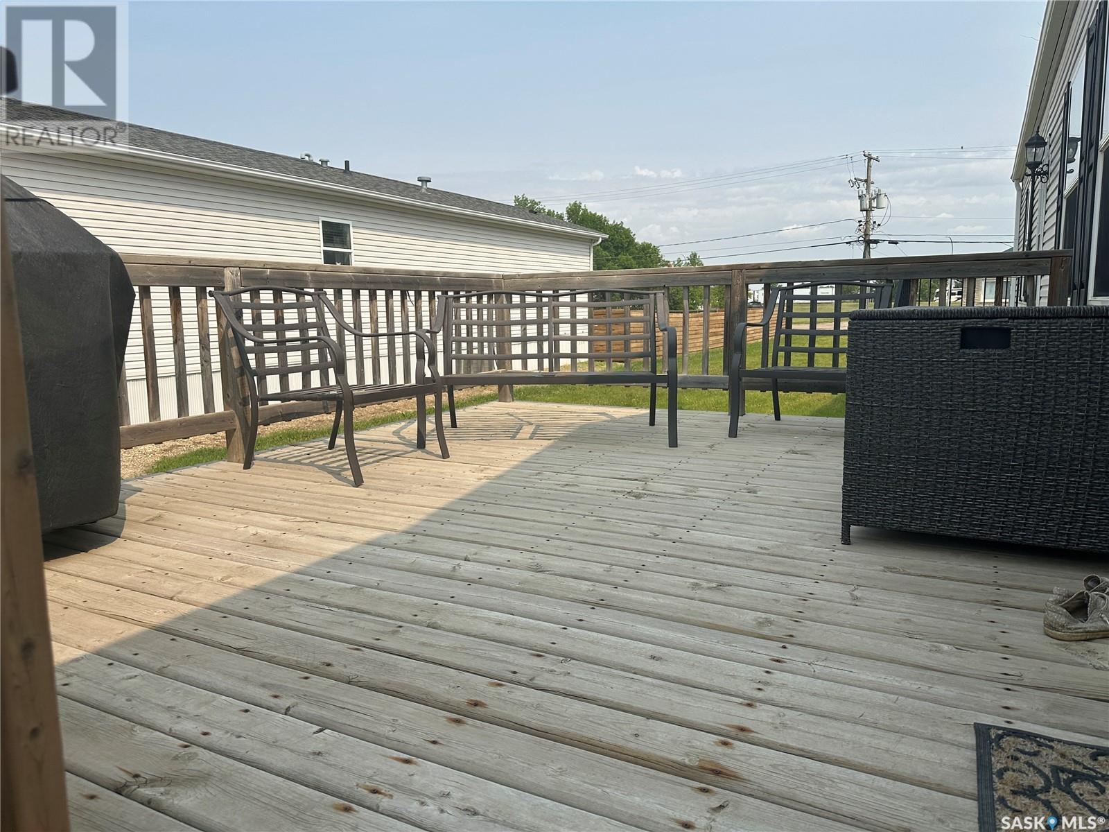 109 1st Avenue Sw, Weyburn, Saskatchewan  S4H 2H9 - Photo 2 - SK008424