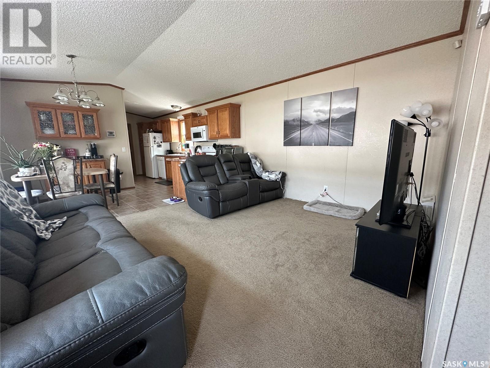 109 1st Avenue Sw, Weyburn, Saskatchewan  S4H 2H9 - Photo 3 - SK008424