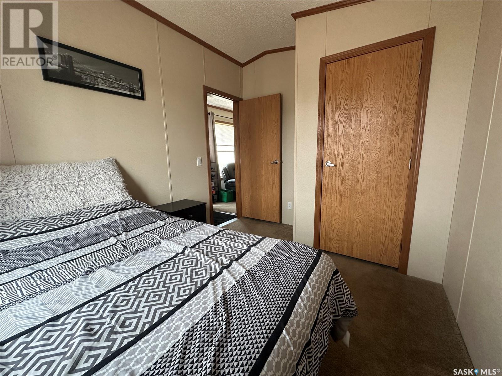 109 1st Avenue Sw, Weyburn, Saskatchewan  S4H 2H9 - Photo 4 - SK008424