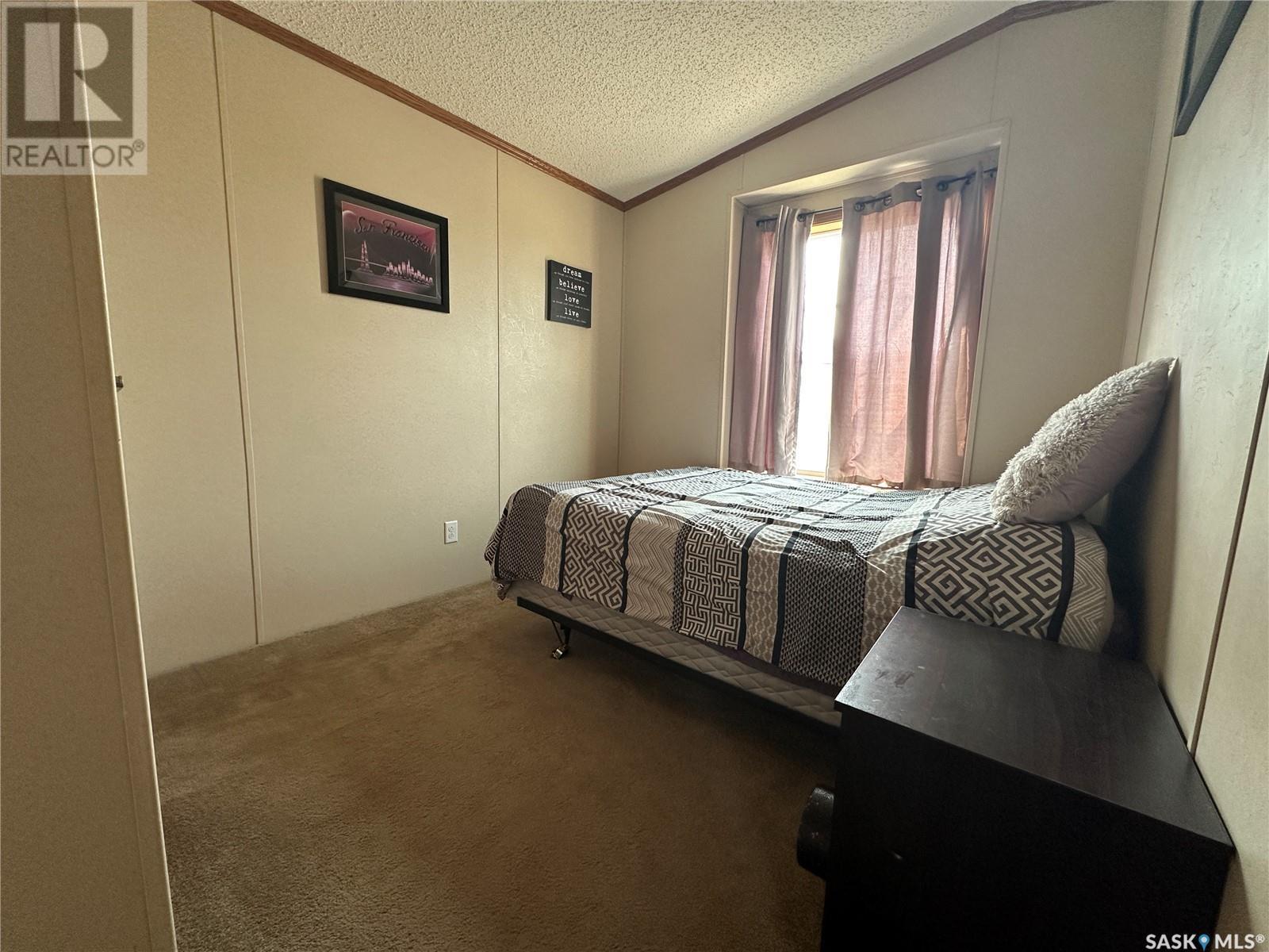 109 1st Avenue Sw, Weyburn, Saskatchewan  S4H 2H9 - Photo 5 - SK008424