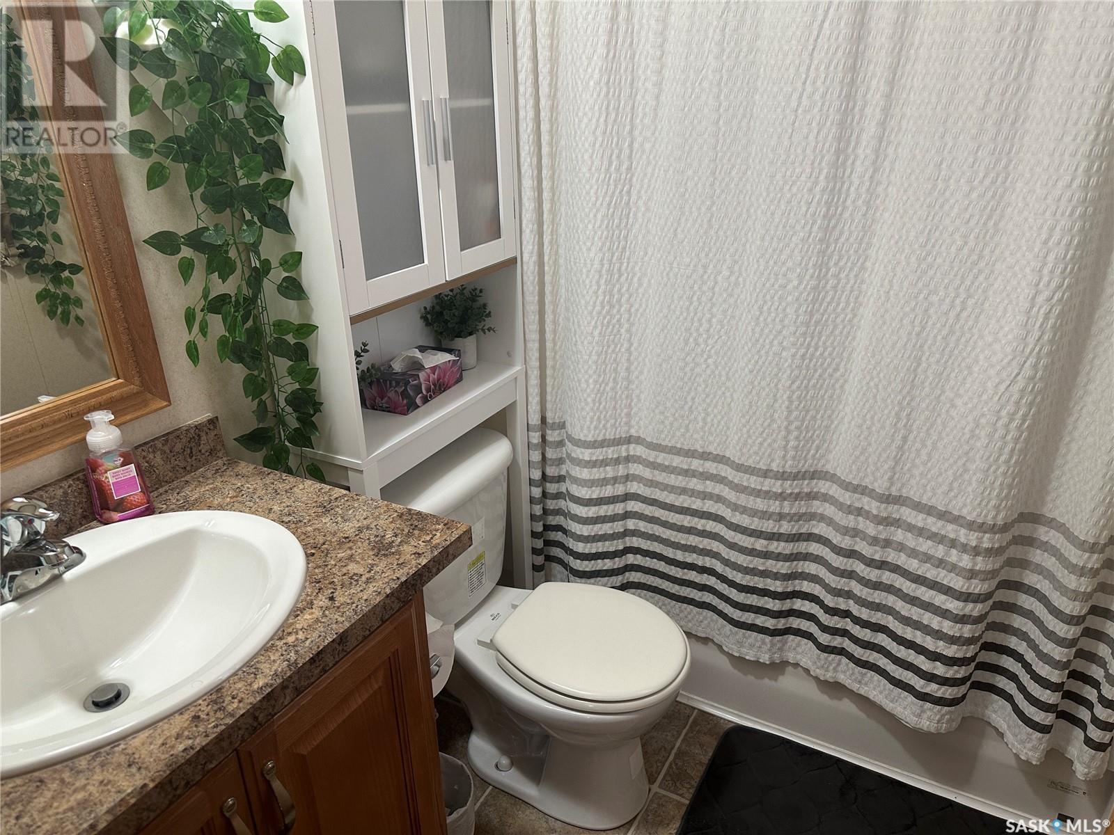 109 1st Avenue Sw, Weyburn, Saskatchewan  S4H 2H9 - Photo 7 - SK008424