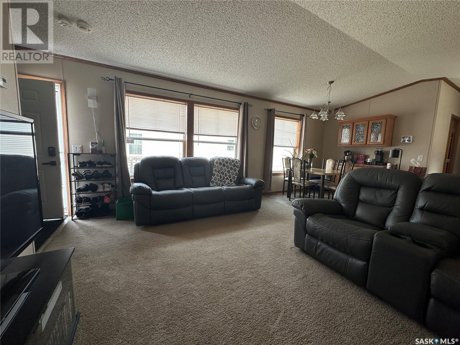 109 1st Avenue Sw, Weyburn, Saskatchewan  S4H 2H9 - Photo 9 - SK008424