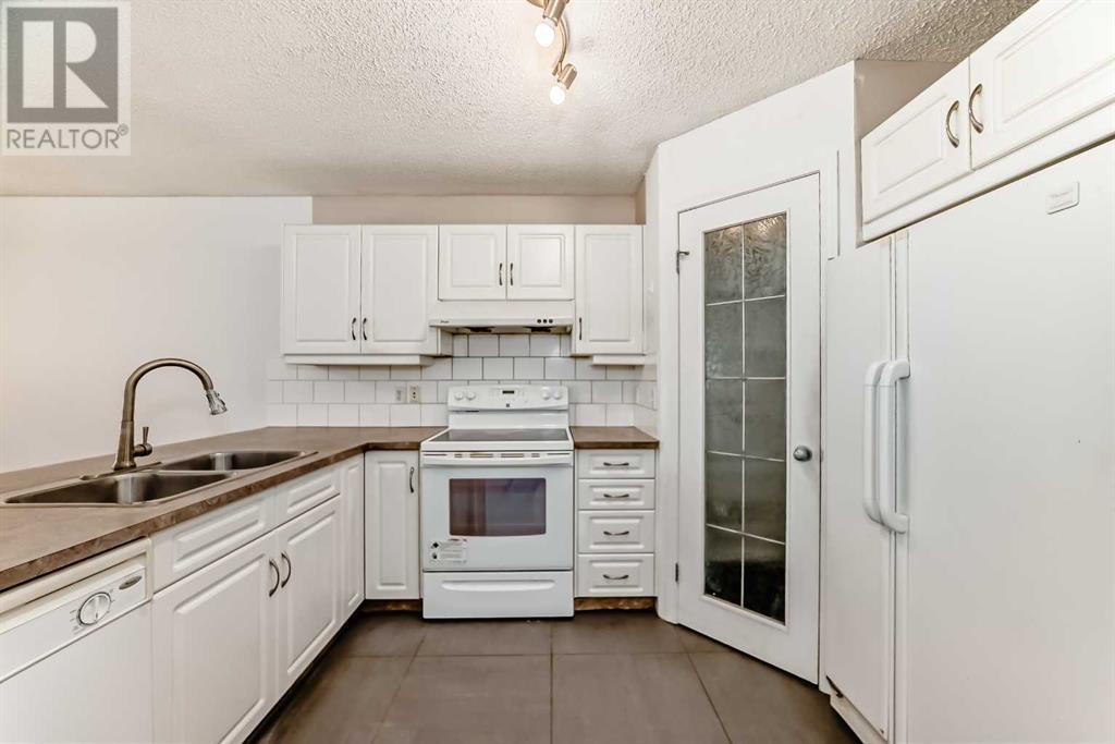 Property at 180 Covemeadow Road NE image 4