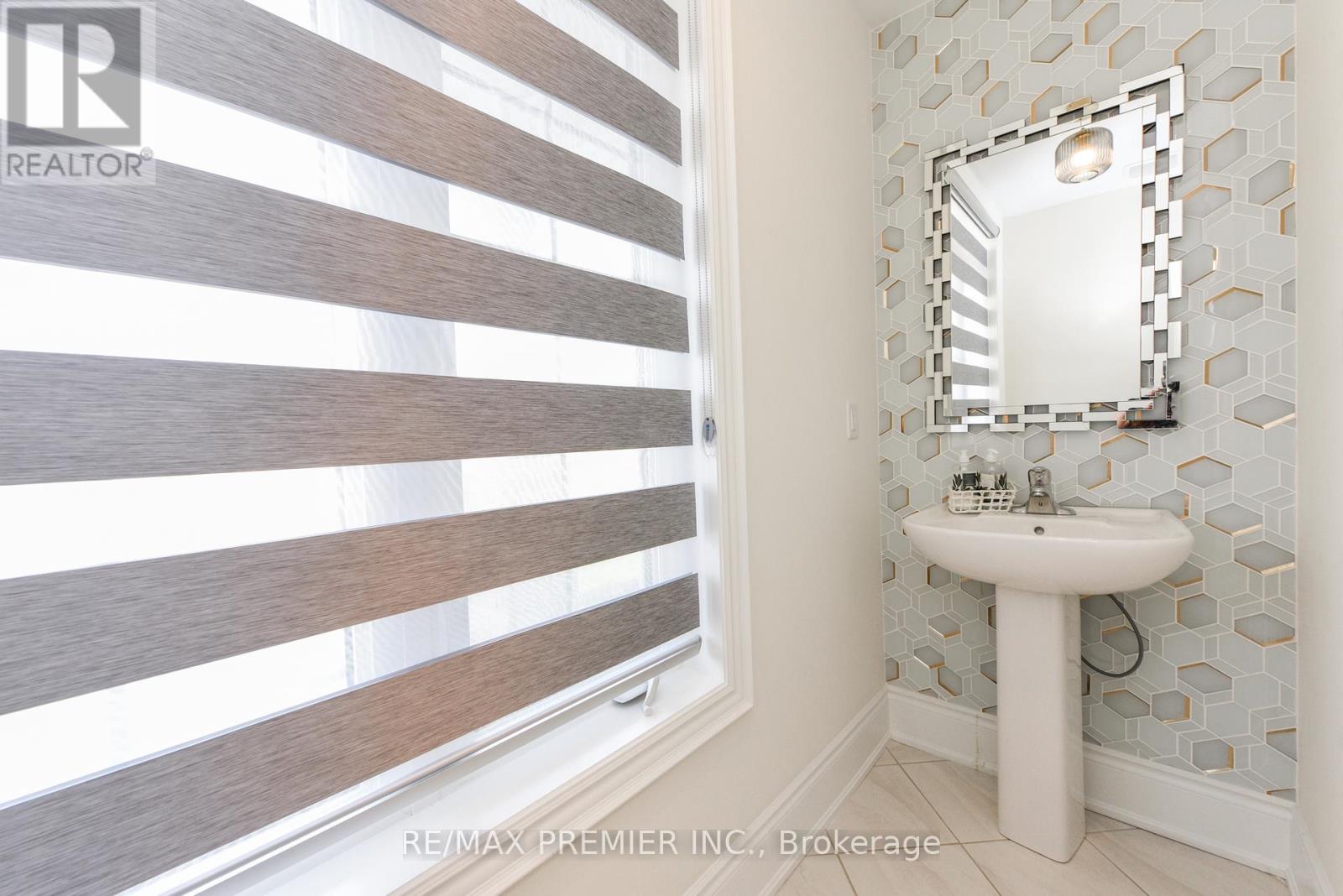 215 Hayrake Street, Brampton, Ontario  L6Z 0A2 - Photo 10 - W12199963