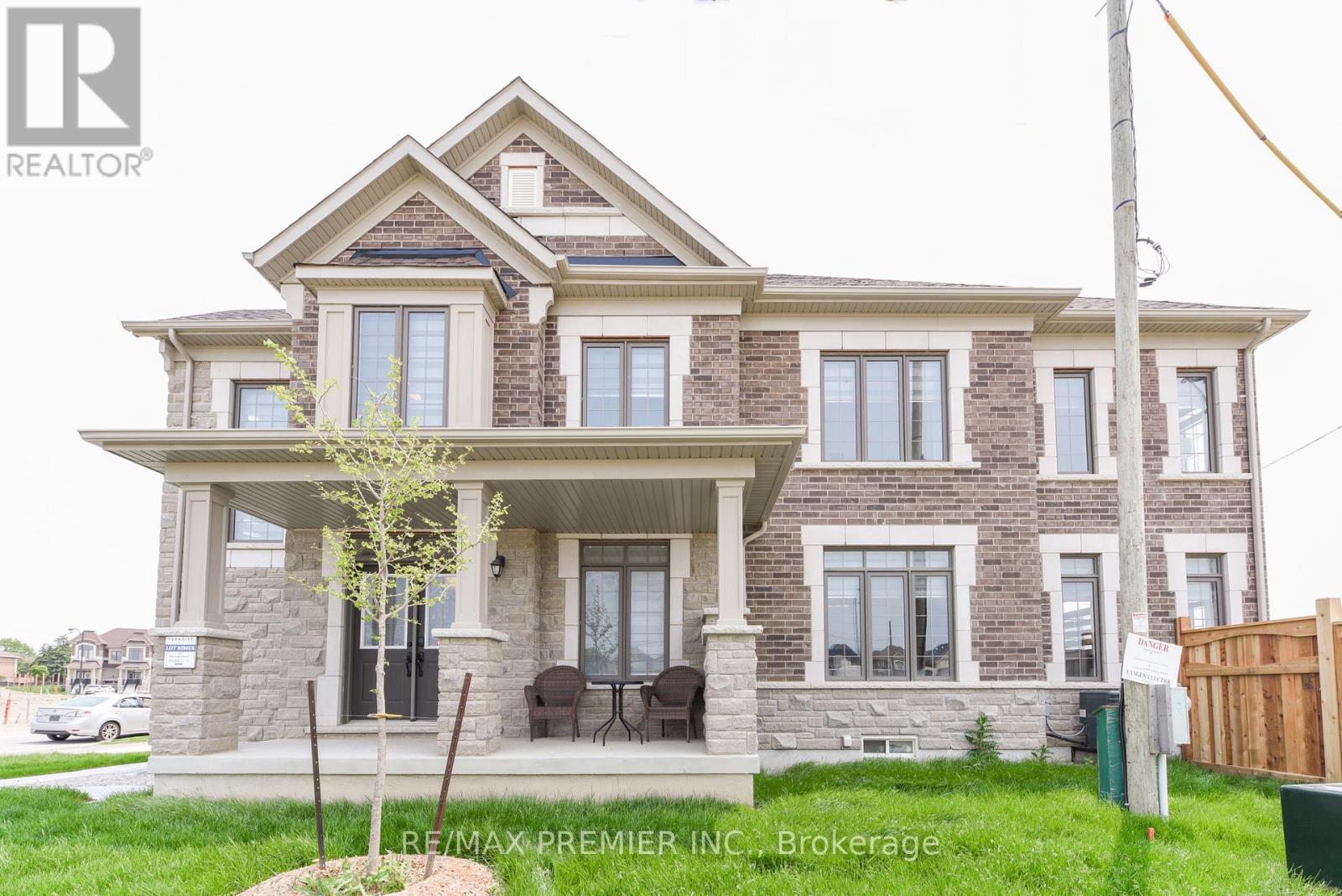 215 Hayrake Street, Brampton, Ontario  L6Z 0A2 - Photo 2 - W12199963