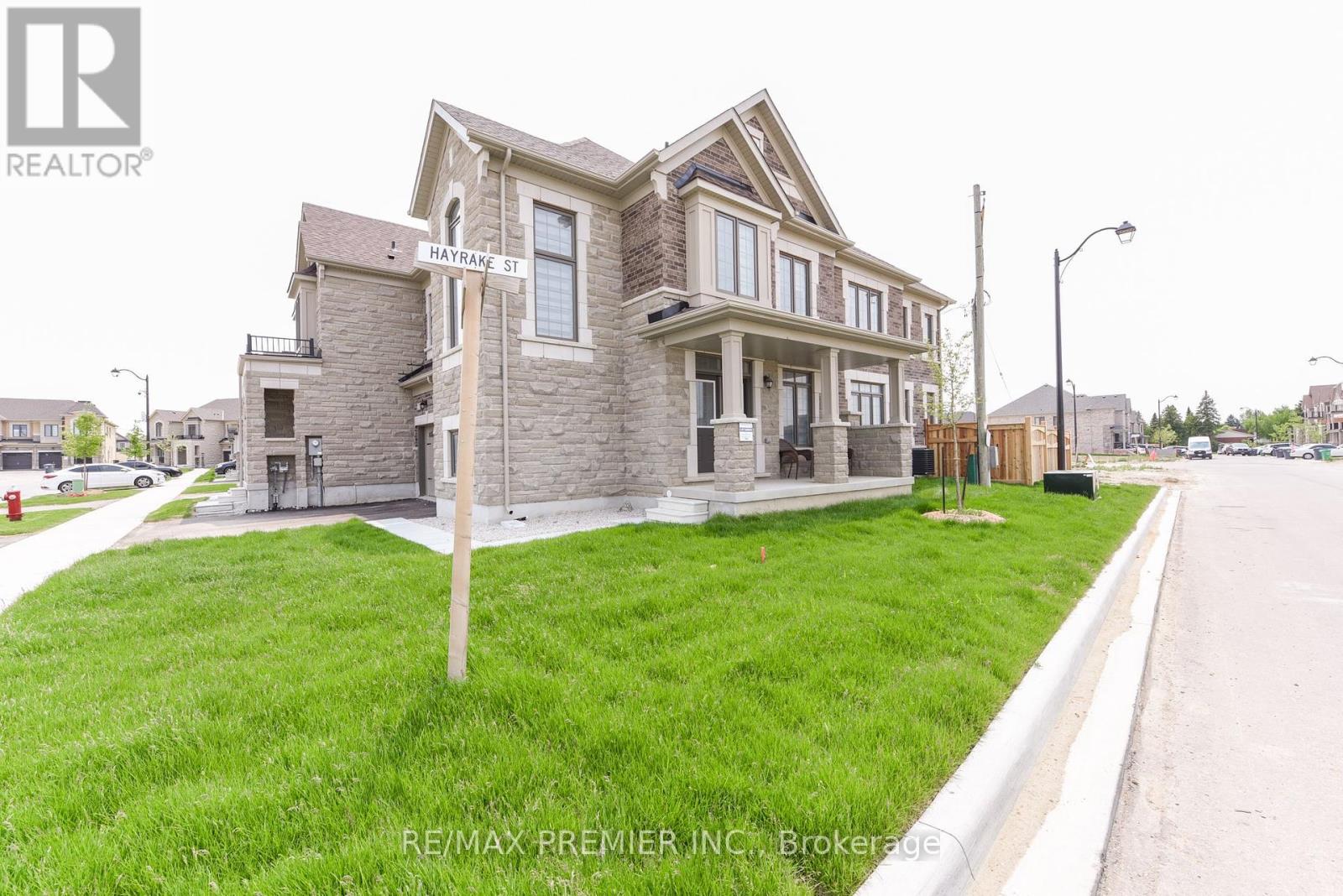 215 Hayrake Street, Brampton, Ontario  L6Z 0A2 - Photo 3 - W12199963
