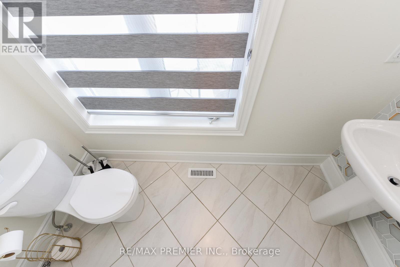 215 Hayrake Street, Brampton, Ontario  L6Z 0A2 - Photo 9 - W12199963