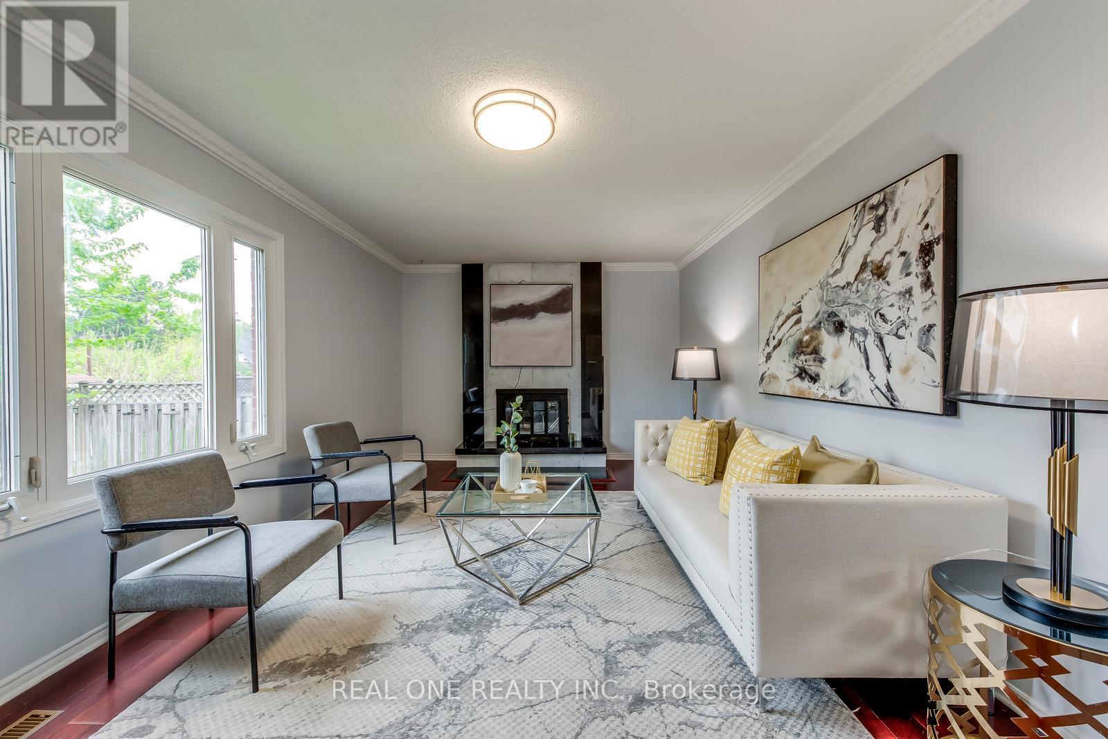 403 Glenashton Drive, Oakville, Ontario  L6H 4V7 - Photo 10 - W12199992