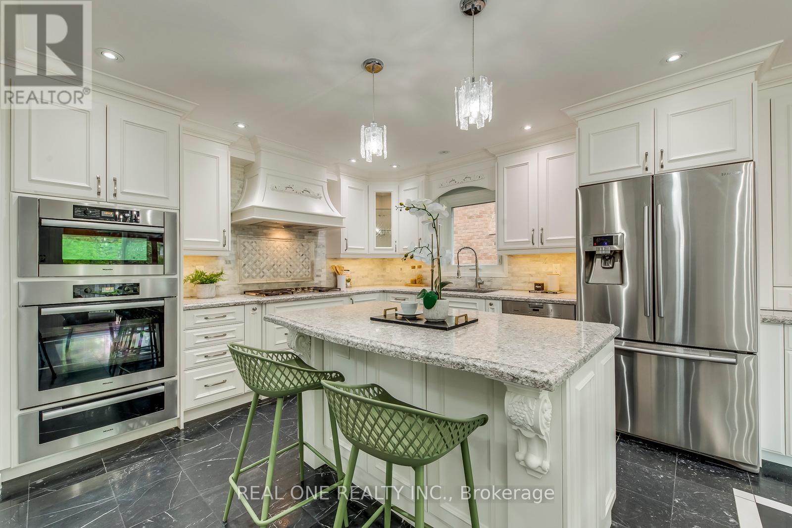 403 Glenashton Drive, Oakville, Ontario  L6H 4V7 - Photo 14 - W12199992