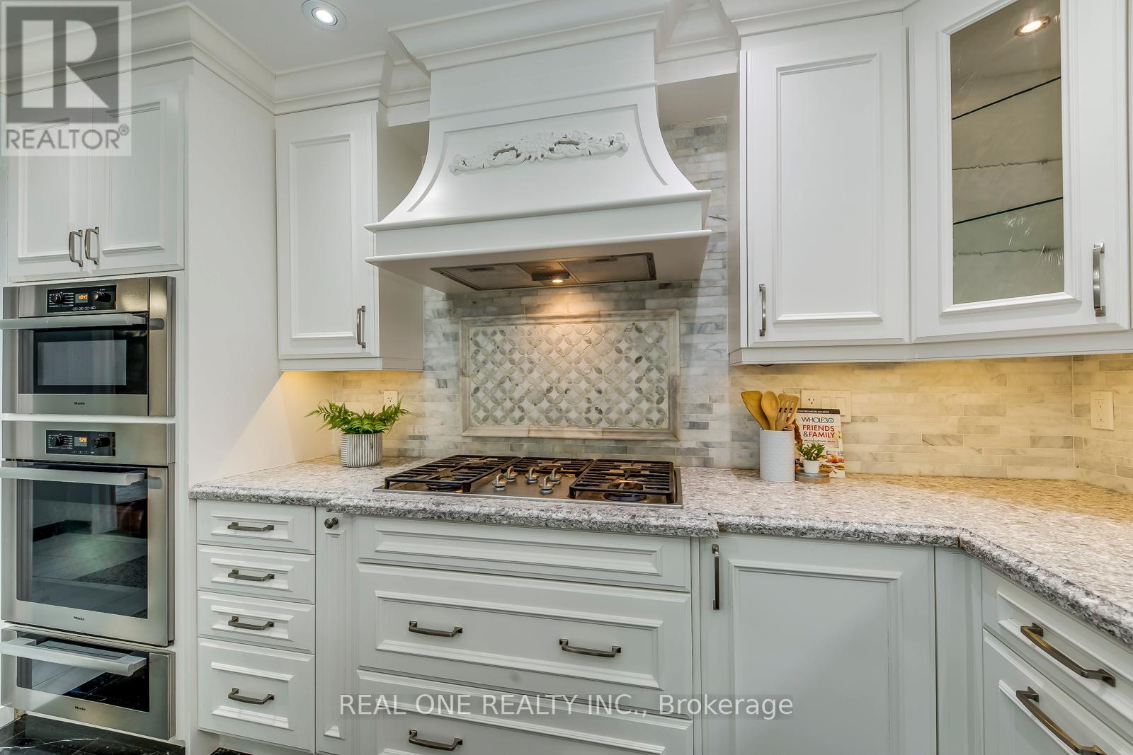 403 Glenashton Drive, Oakville, Ontario  L6H 4V7 - Photo 16 - W12199992
