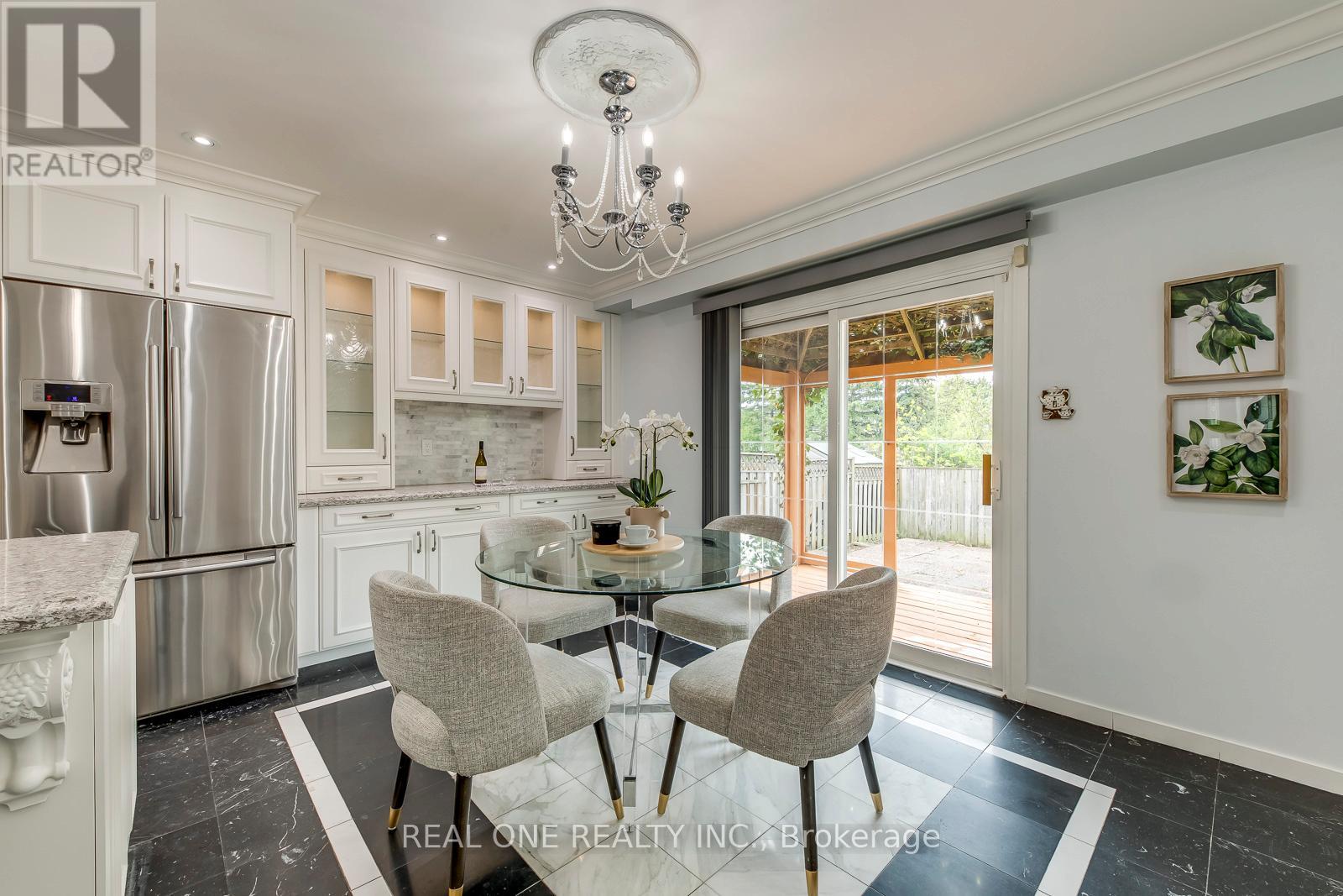 403 Glenashton Drive, Oakville, Ontario  L6H 4V7 - Photo 17 - W12199992