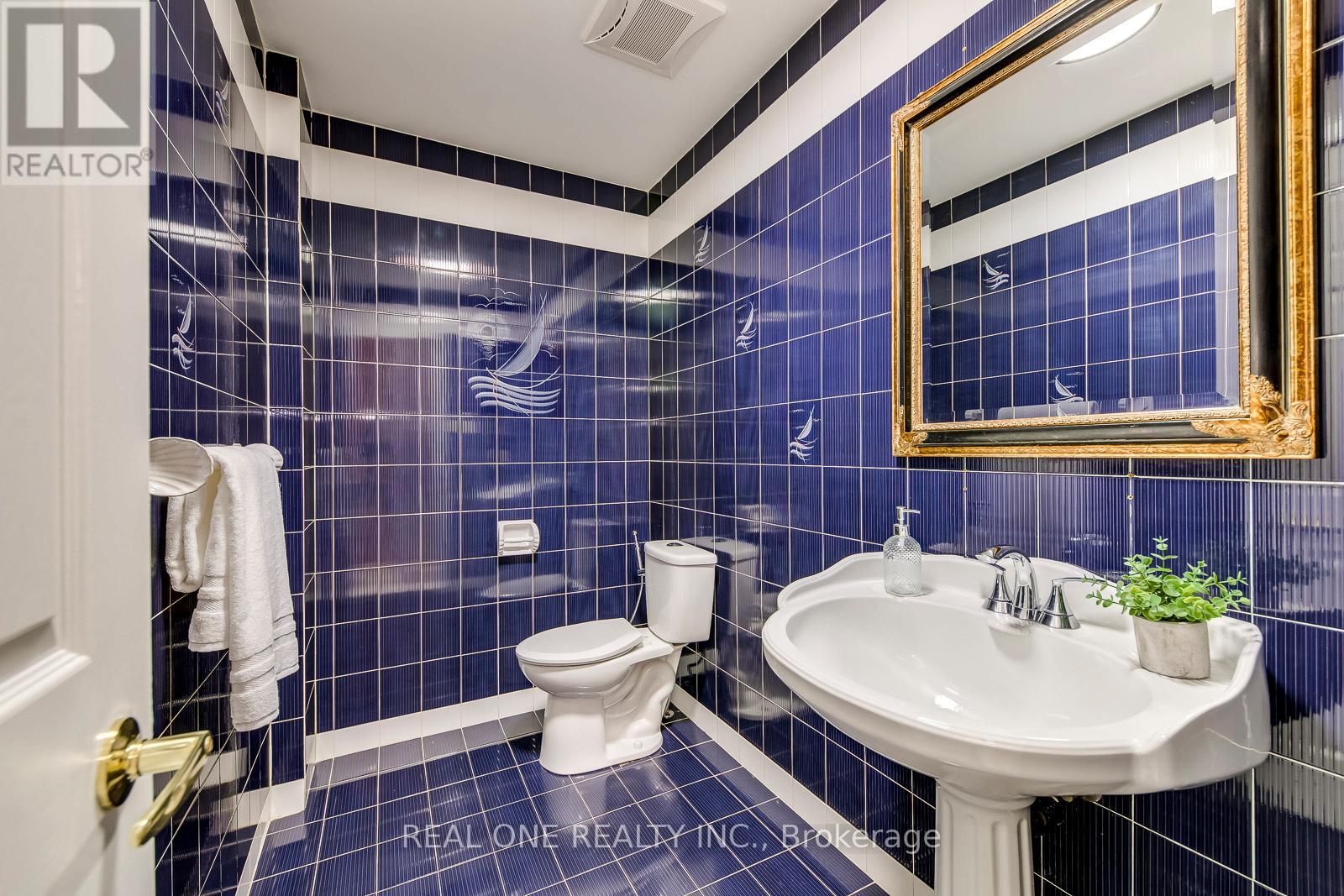 403 Glenashton Drive, Oakville, Ontario  L6H 4V7 - Photo 21 - W12199992