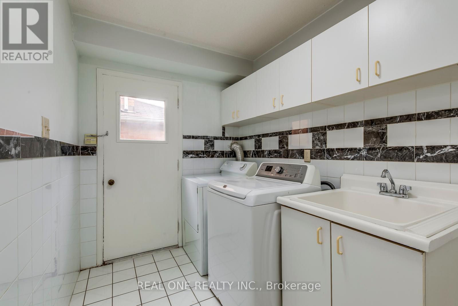 403 Glenashton Drive, Oakville, Ontario  L6H 4V7 - Photo 22 - W12199992