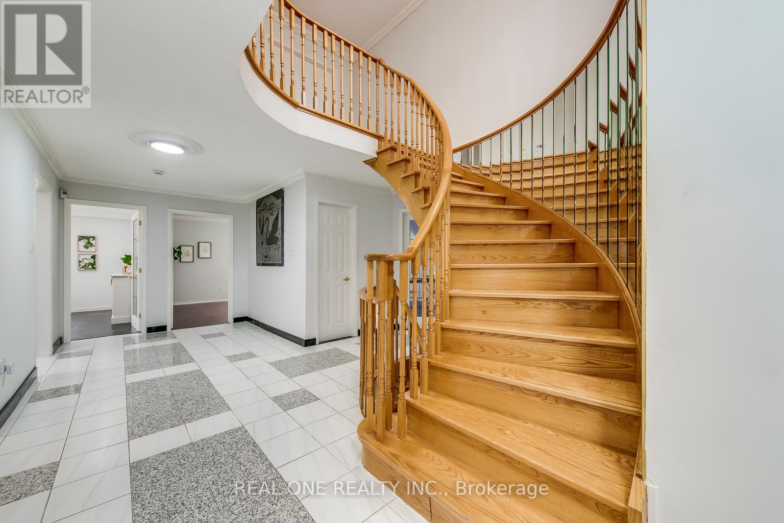 403 Glenashton Drive, Oakville, Ontario  L6H 4V7 - Photo 23 - W12199992