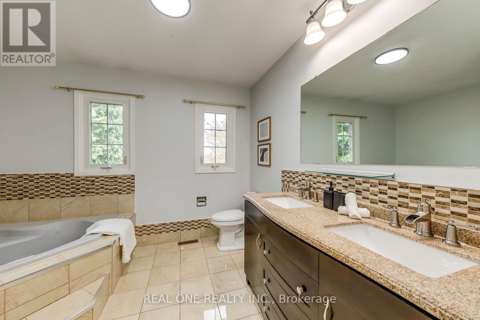 403 Glenashton Drive, Oakville, Ontario  L6H 4V7 - Photo 29 - W12199992
