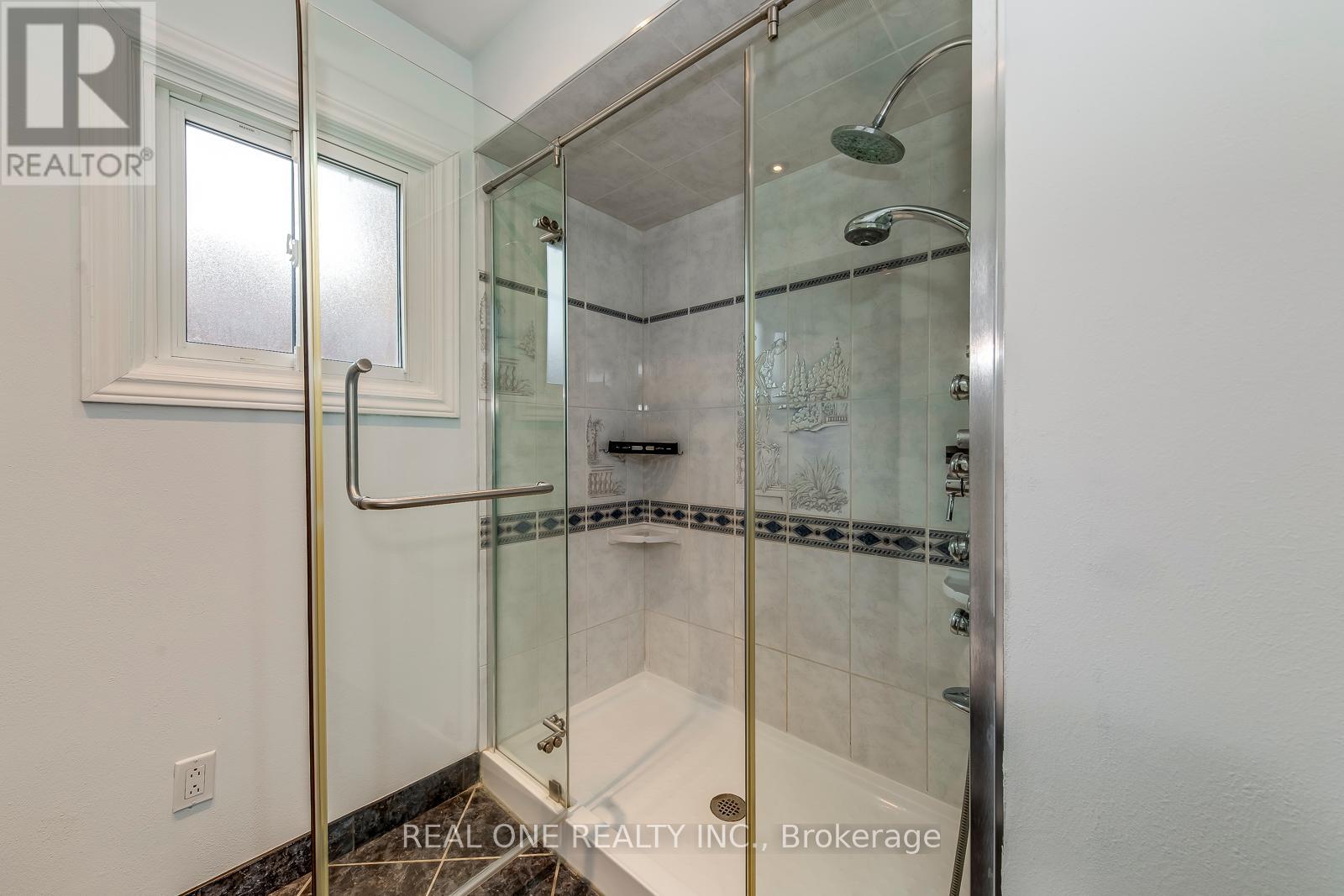 403 Glenashton Drive, Oakville, Ontario  L6H 4V7 - Photo 36 - W12199992