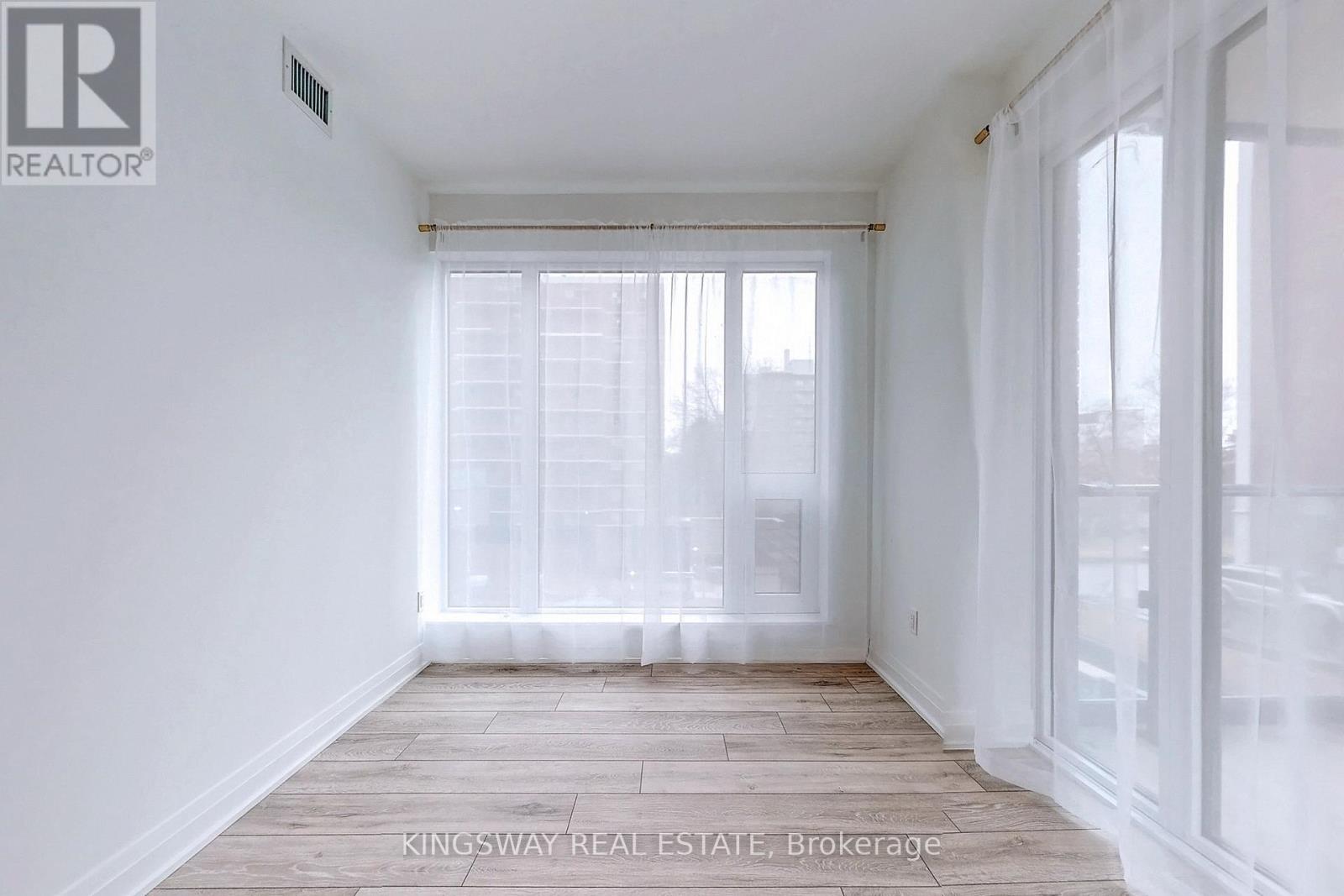 203 - 21 Park Street E, Mississauga, Ontario  L5G 1L7 - Photo 10 - W12200027
