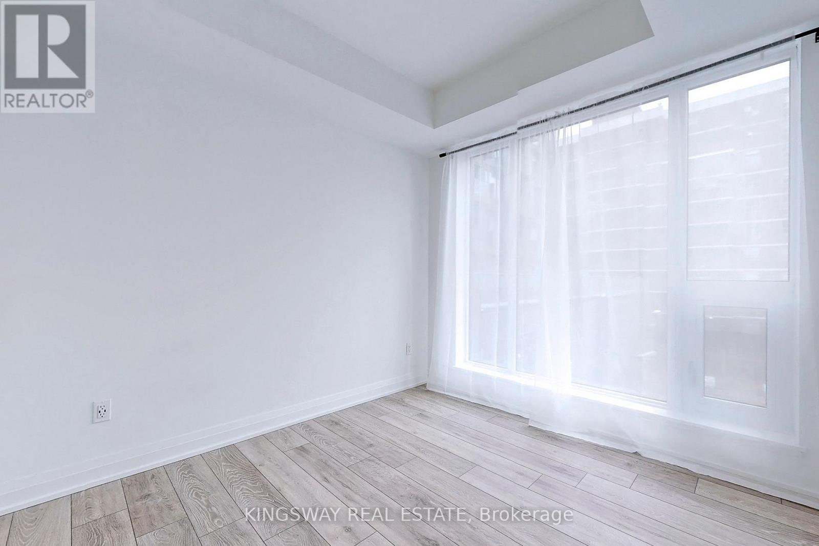 203 - 21 Park Street E, Mississauga, Ontario  L5G 1L7 - Photo 14 - W12200027