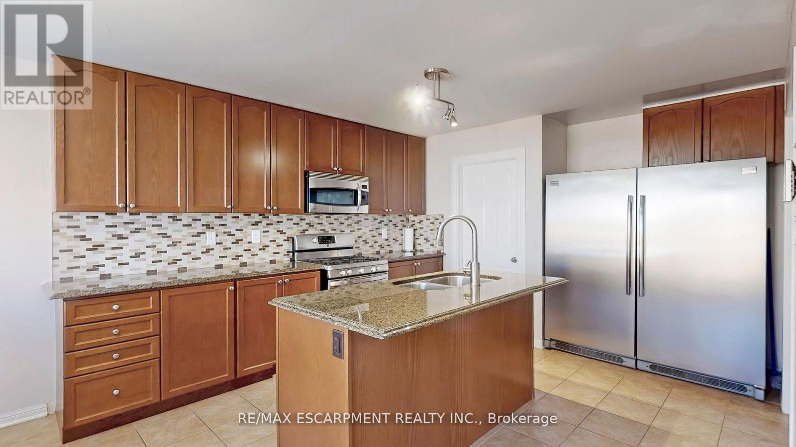 37 Arkwright Drive, Brampton (Northwest Brampton), Ontario  L7A 0V2 - Photo 8 - W12200042