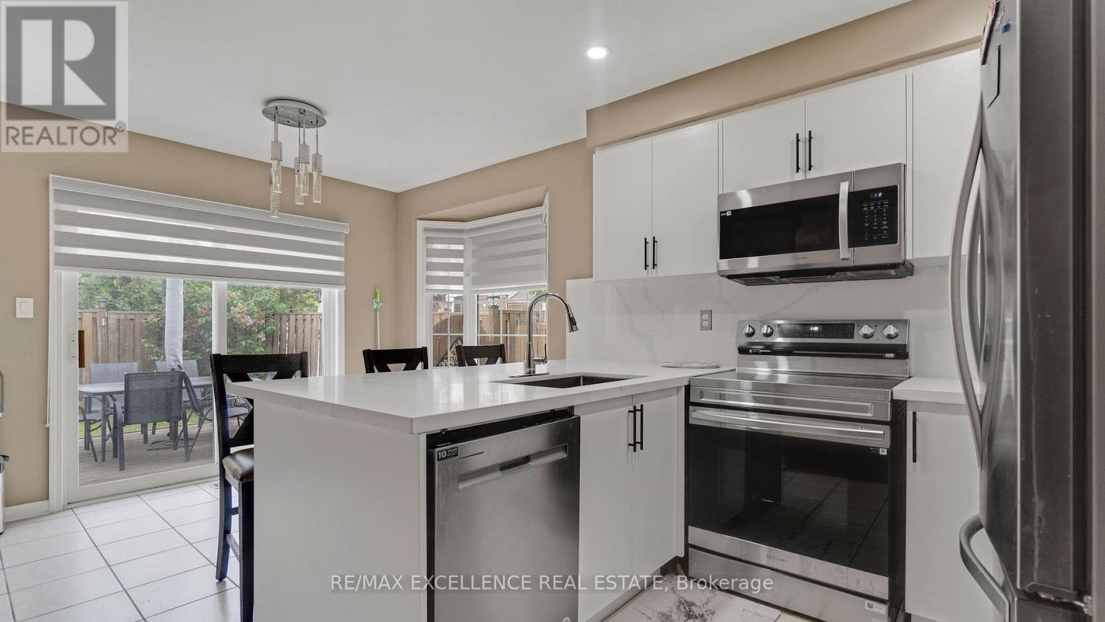 2220 Amberglen Court, Oakville, Ontario  L6M 4W8 - Photo 15 - W12200044