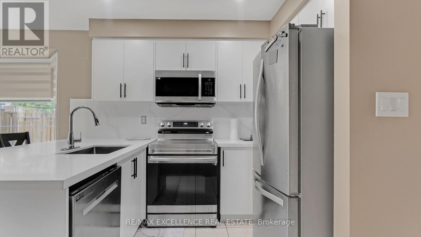 2220 Amberglen Court, Oakville, Ontario  L6M 4W8 - Photo 16 - W12200044