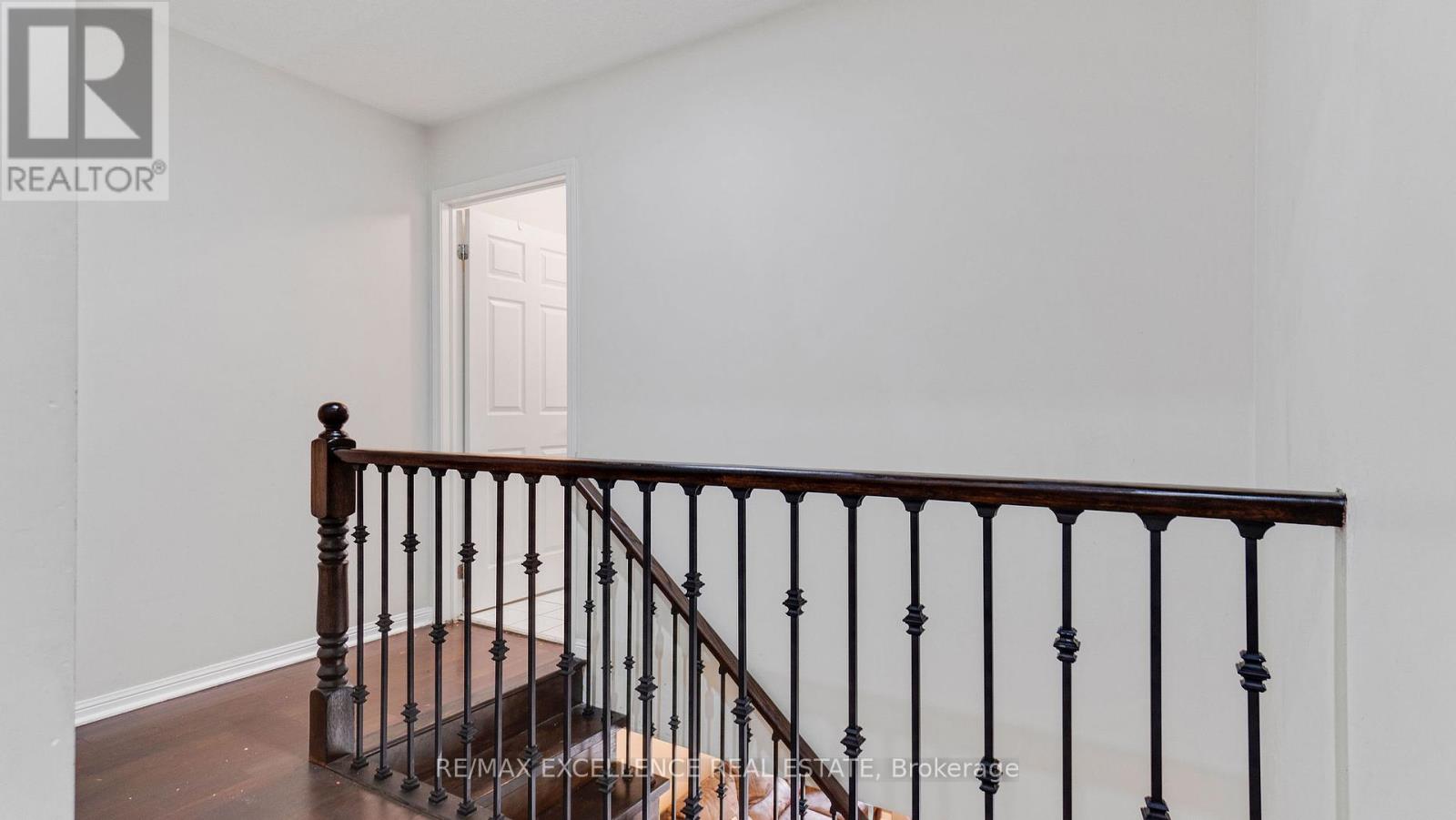 2220 Amberglen Court, Oakville, Ontario  L6M 4W8 - Photo 23 - W12200044