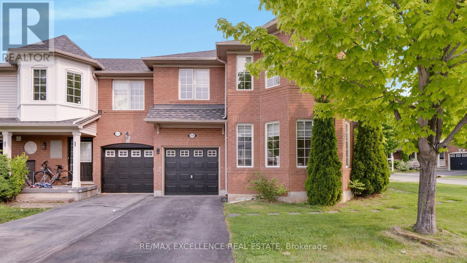 2220 Amberglen Court, Oakville, Ontario  L6M 4W8 - Photo 5 - W12200044