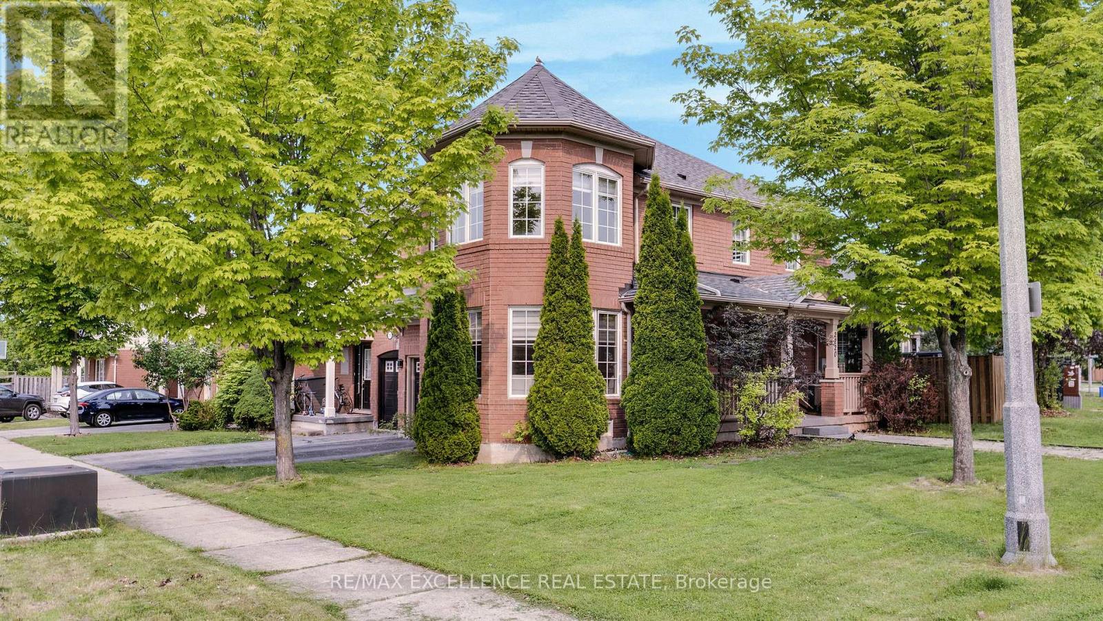 2220 Amberglen Court, Oakville, Ontario  L6M 4W8 - Photo 6 - W12200044