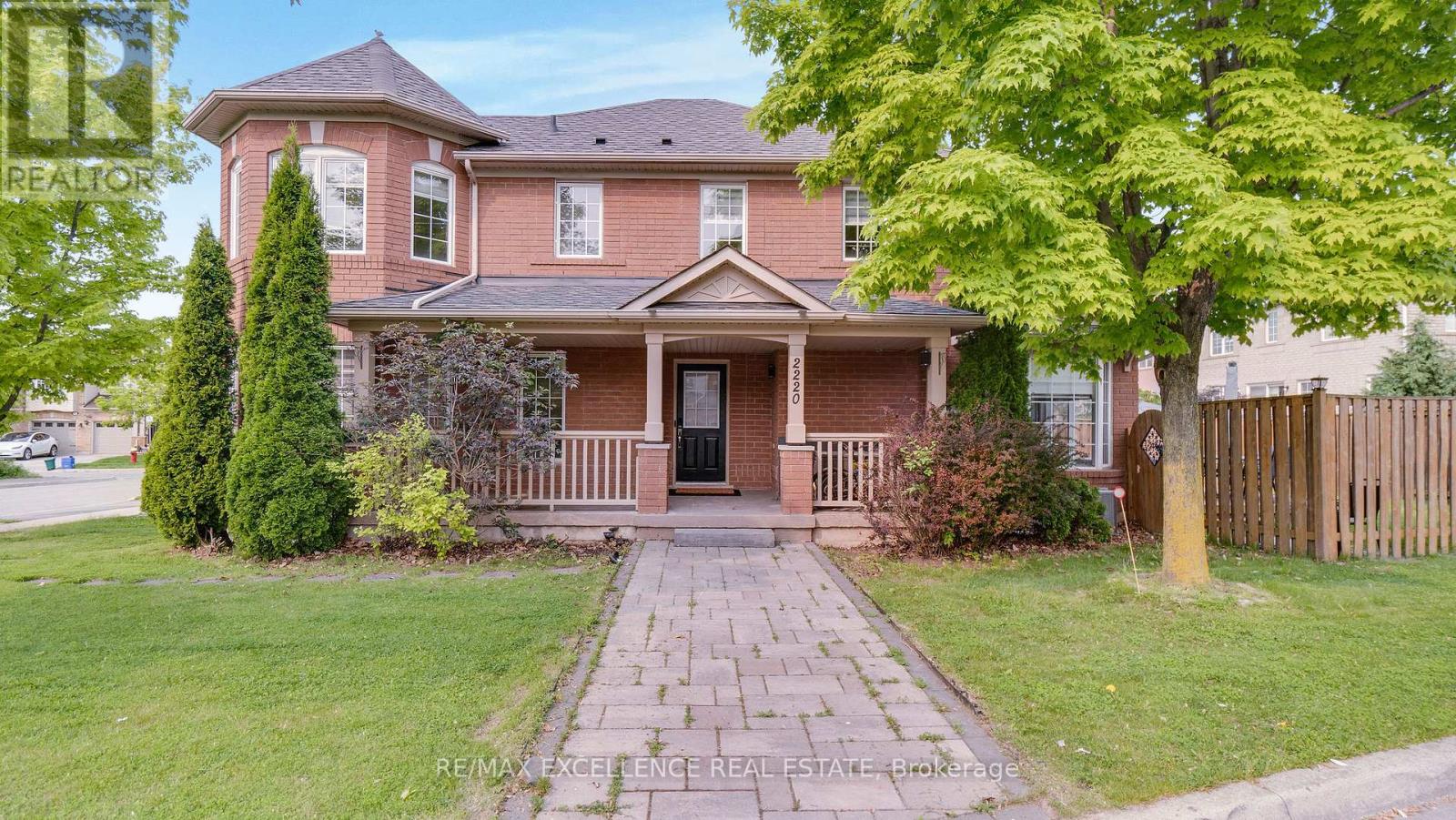 2220 Amberglen Court, Oakville (Wm Westmount), Ontario  L6M 4W8 - Photo 7 - W12200044