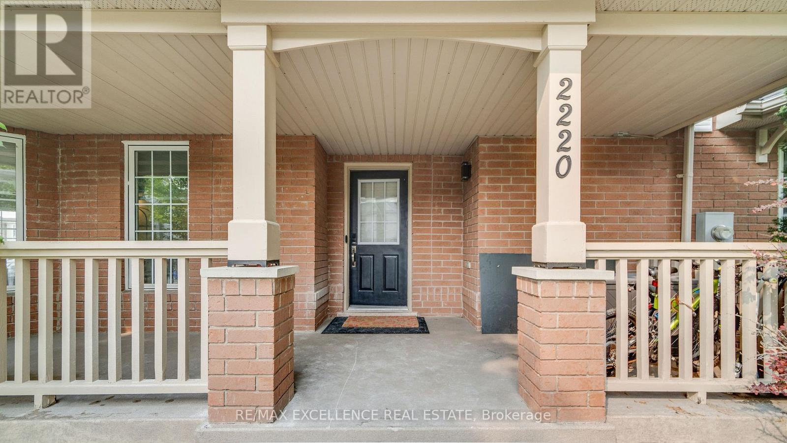 2220 Amberglen Court, Oakville, Ontario  L6M 4W8 - Photo 8 - W12200044