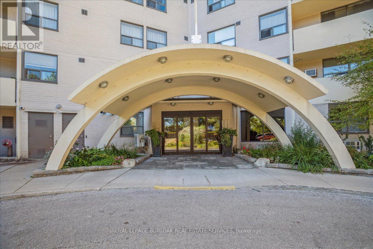 206 - 700 Dynes Road, Burlington, Ontario  L7N 3M2 - Photo 1 - W12200052